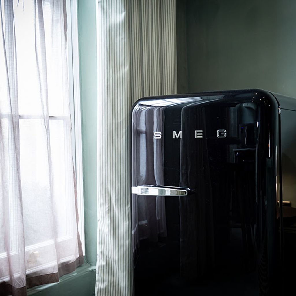 Maison Rokxy Apartment Hotel London Smeg FAB5 Minibar