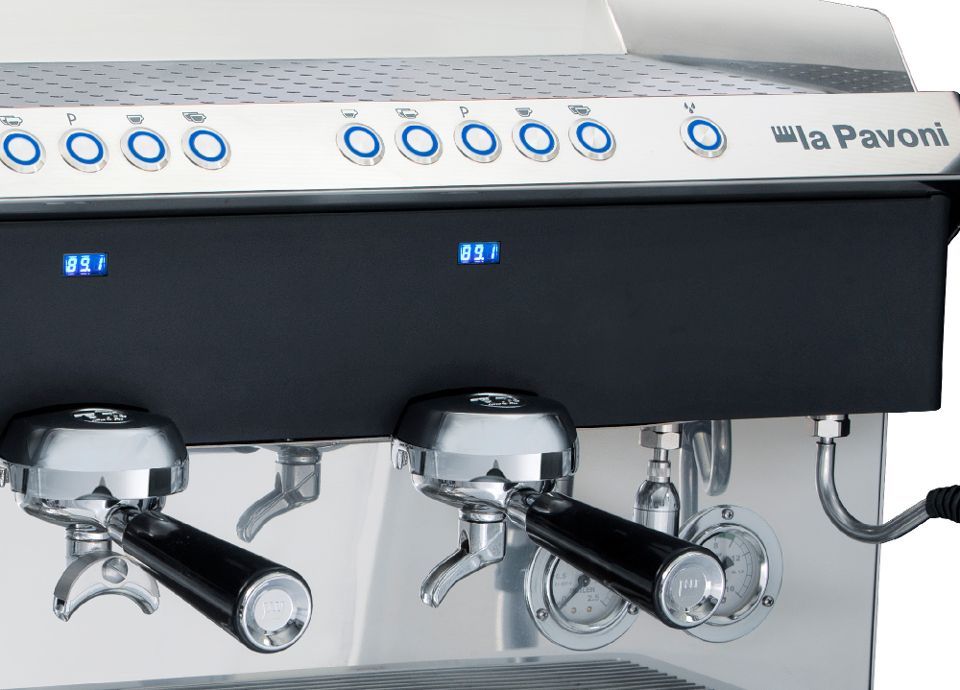 machine à café  à commande tactile et régulation indépendante de la température I LA PAVONI