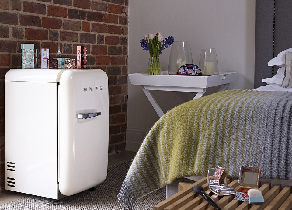 Bedroom cheap bar fridge