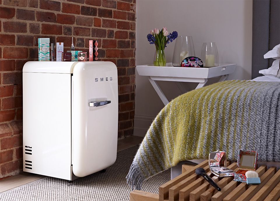 White Smeg FAB5 minibar blending into a quiet, modern room