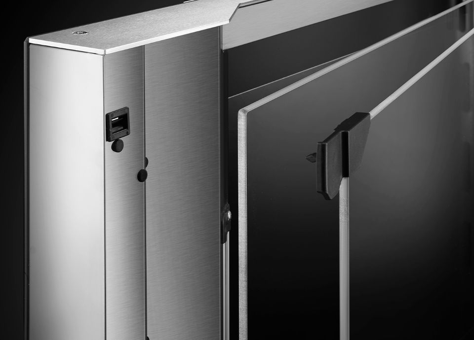 Close-up of Smeg Professional Galileo Oven’s double-glazed door, showcasing its thermal insulation and energy-efficient design