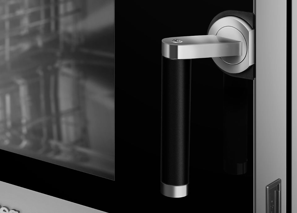Close-up of Smeg Professional Galielo Oven’s ergonomic rotary handle for comfortable operation
