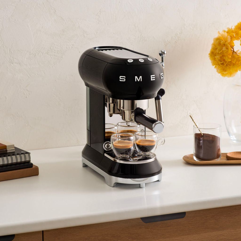 CAFETERA ESPRESSO CON MOLINILLO SMEG CREMA - Trends Home