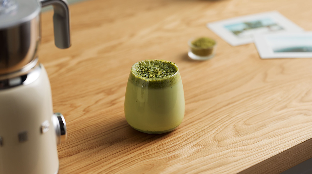 https://www.smeg.com/binaries/content/gallery/hoc/recipes/recipe_r5_matcha_latte_1.jpg