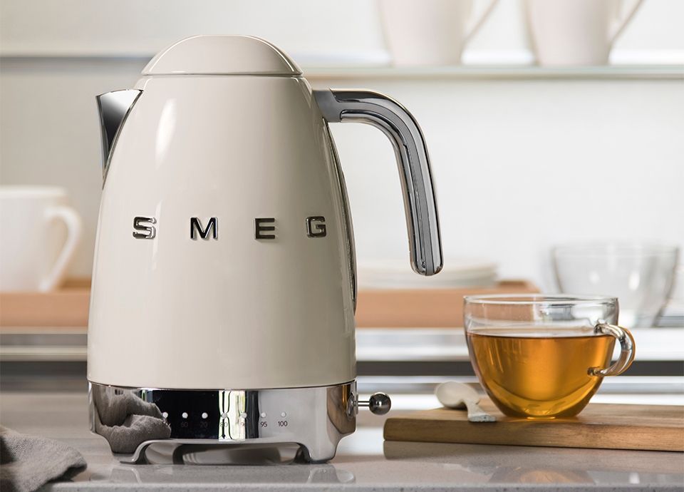 Smeg KLF03WHAU 50s Retro Style Kettle - White at The Good Guys