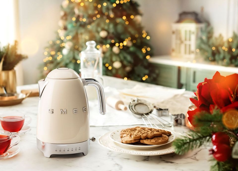 Un thé à température parfaite avec des biscuits de Noël