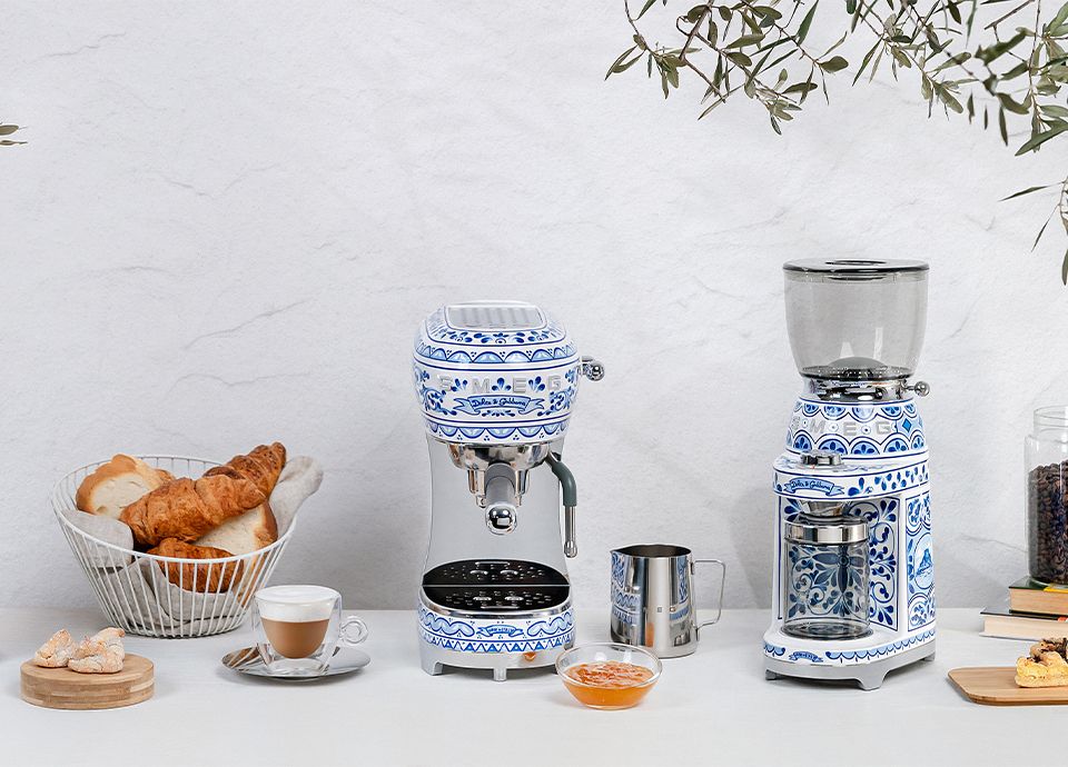 Smeg CGF01, un broyeur à café sacrément looké