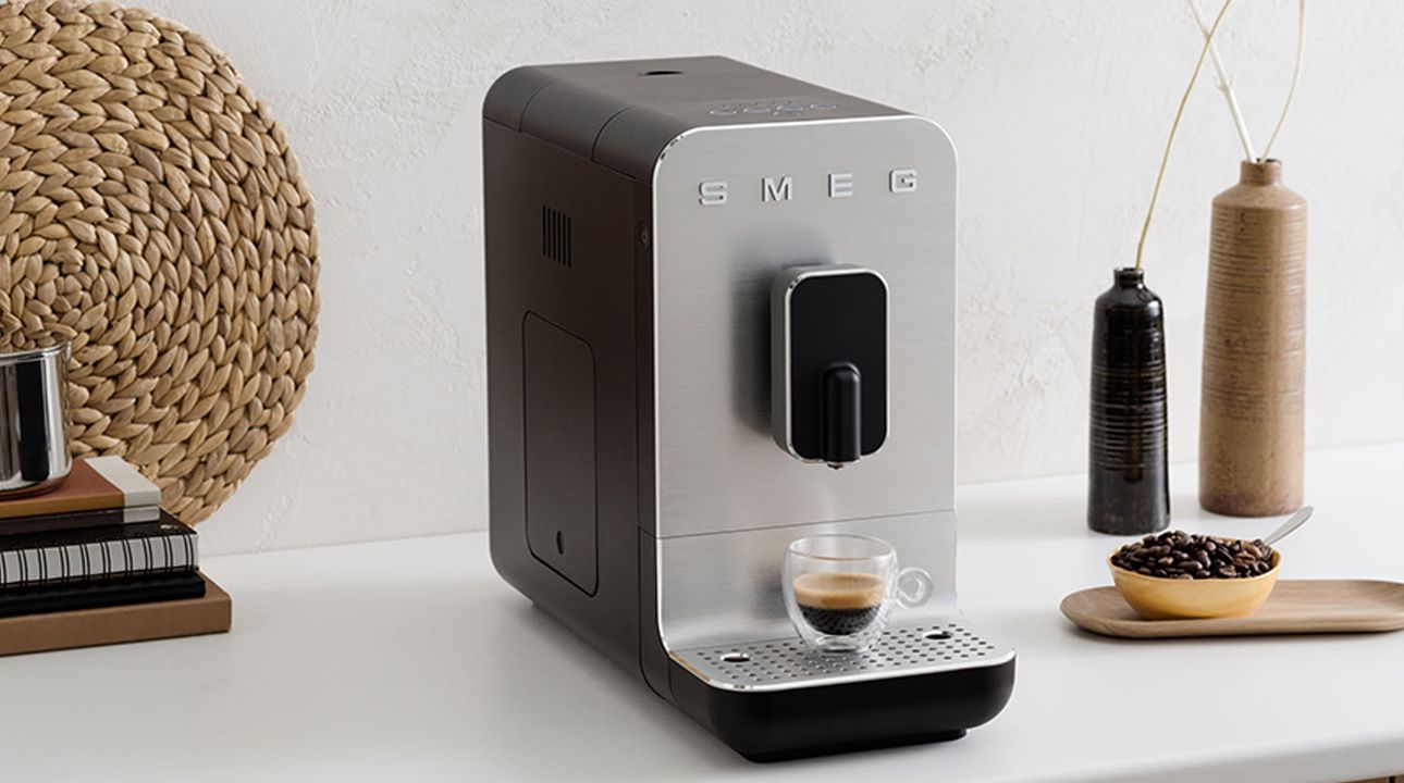 Machine à café automatique avec broyeur intégré BCC11BLMEU