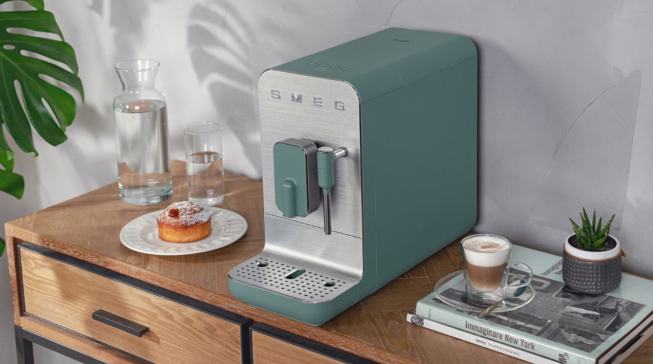 Machine à café automatique avec broyeur intégré BCC12EGMEU