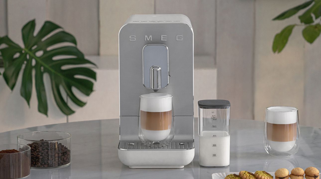 Machine à café automatique avec broyeur intégré BCC13WHMEU