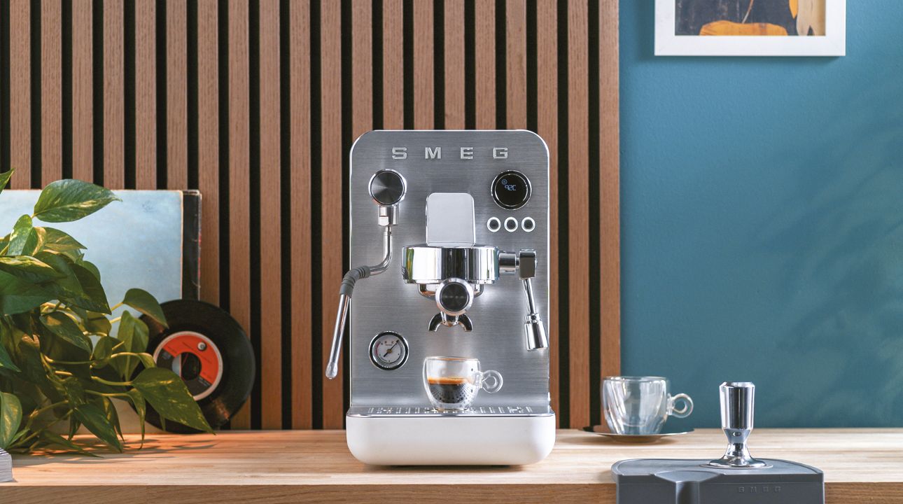 Machine à café Expresso EMC02WHMEU