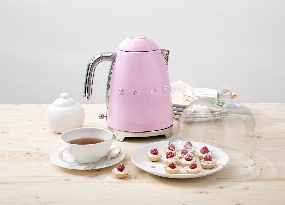 SMEG - Bouilloire Années 50 – 1,7L – KLF03SSEU – Chromé