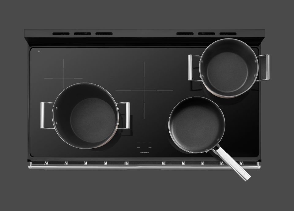 Un centre de cuisson avec plan de cuisson induction