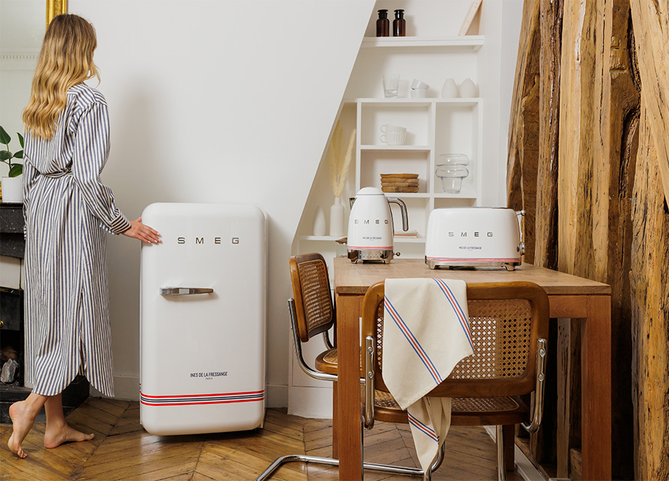 Réfrigérateur, grille-pain et bouilloire à température réglable de la collaboration entre Smeg et Ines de La Fressange