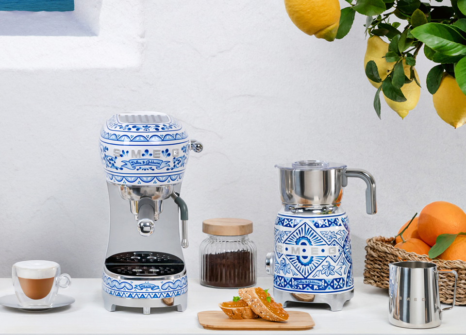 Machine à café Expresso ECF02DGBEU