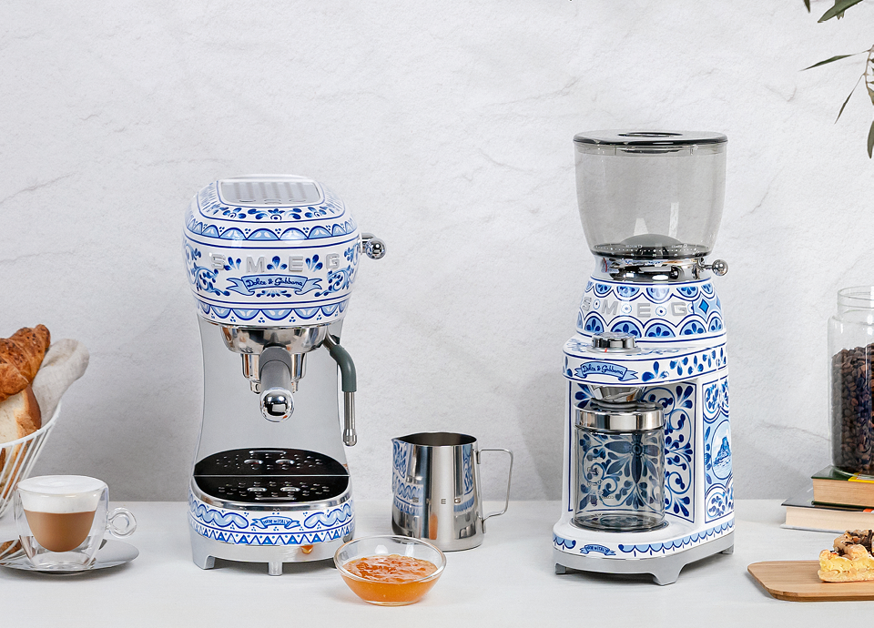 Machine à café Expresso ECF02DGBEU