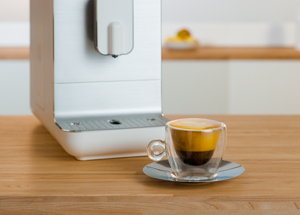 Machine à café automatique avec broyeur intégré BCC11WHMEU