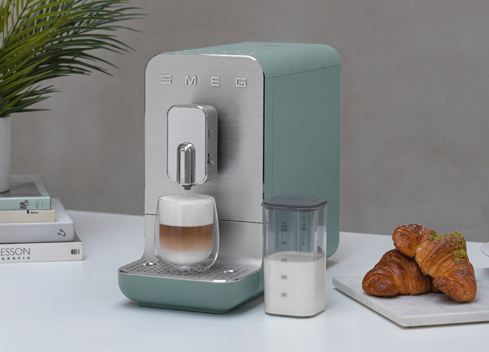 Machine à café automatique avec broyeur intégré BCC13EGMEU