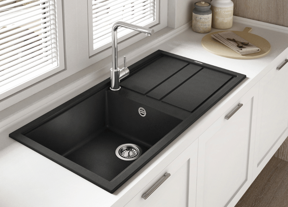 Évier granit noir Smeg dans une cuisine contemporaine