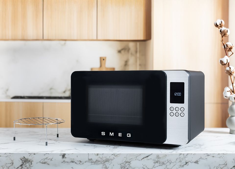 Four à micro-ondes avec gril MOC01BLMEU Smeg