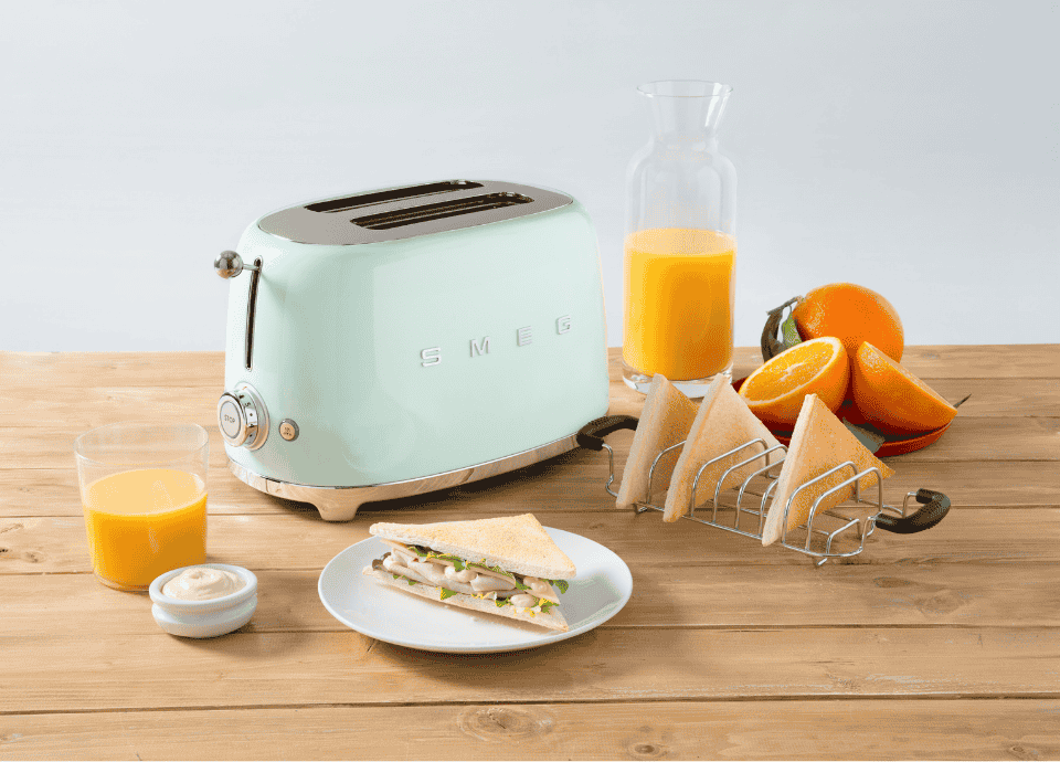 Grille-pain 2 tranches vert d'eau Smeg avec son accessoire porte viennoiseries et pains