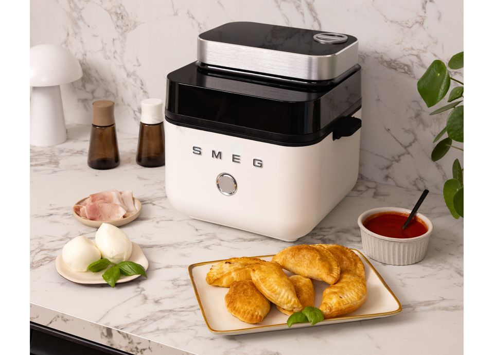 Panzerotti à la pâte feuilletée, au jambon et à la mozzarella