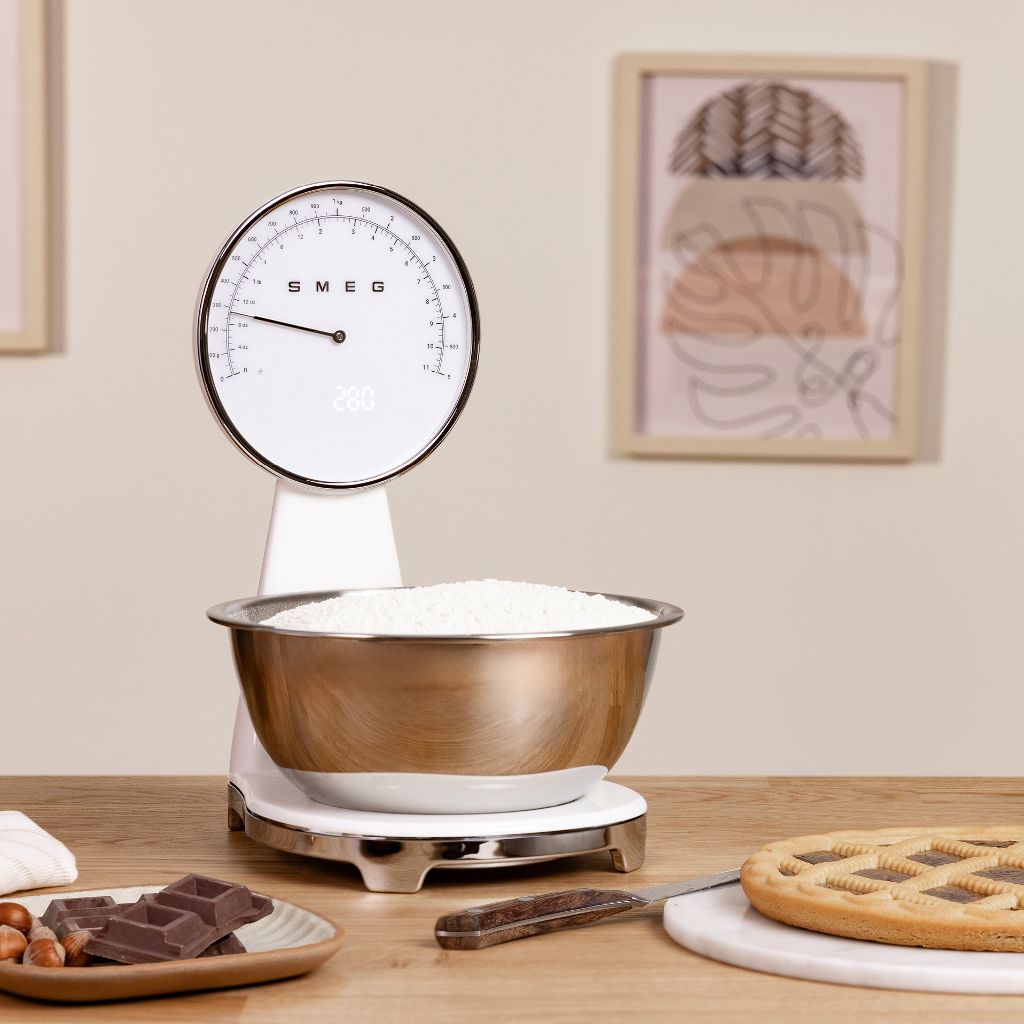 La précision au service de vos recettes avec la balance de cuisine vintage SMEG
