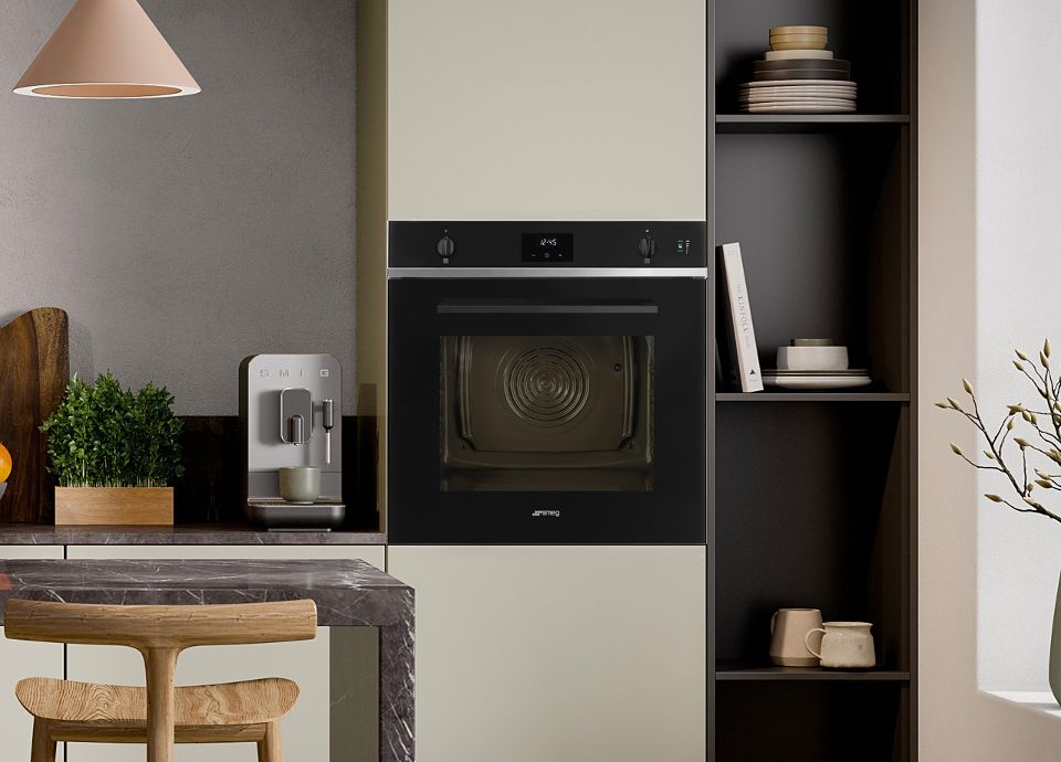 UN NOIR PLUS INTENSE POUR LA GAMME ELEMENTI SMEG | Smeg France