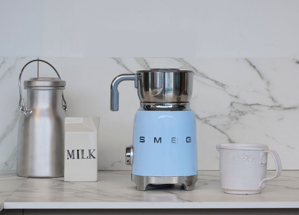 Chocolatière SMEG MFF11BLEU