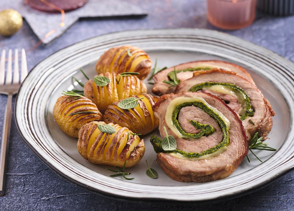 Rôti de veau farci et pommes de terre Hasselback Smeg