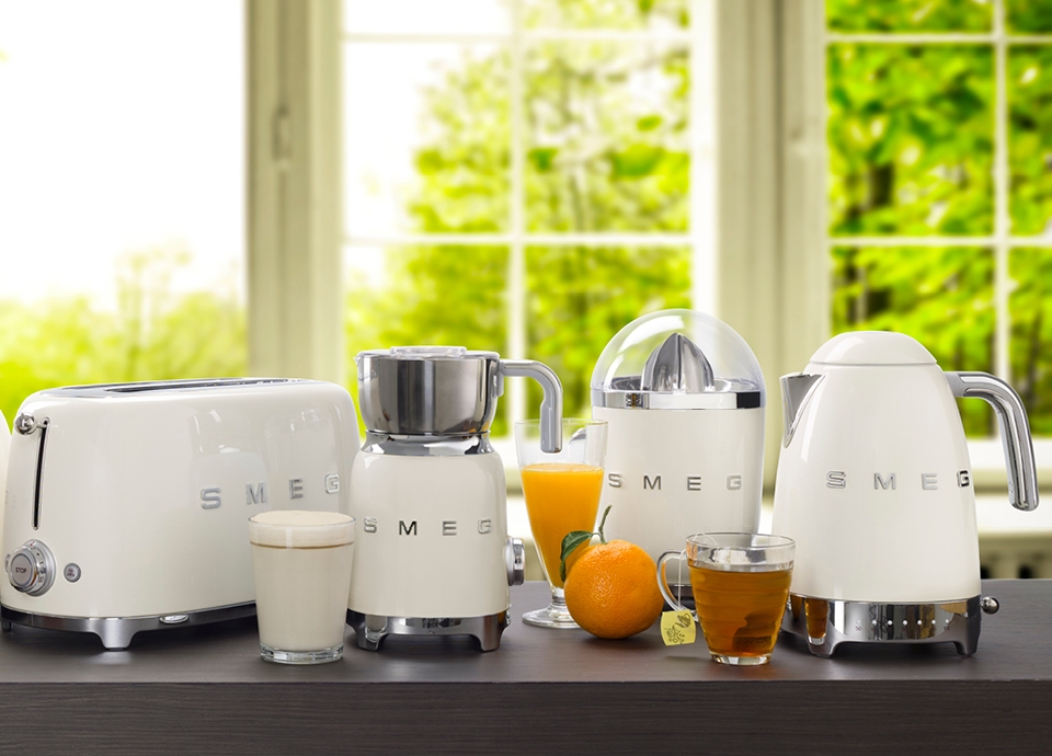 Smeg - Set Petit Déjeuner Grille-Pain et Bouilloire Crème Pack LSDC - Les  Secrets du Chef