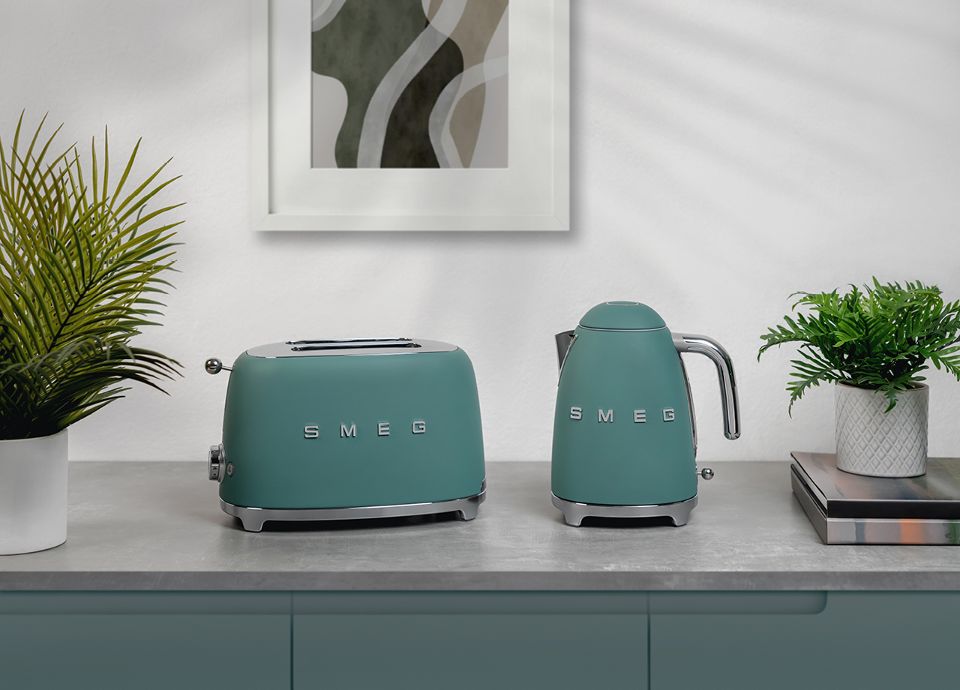 EMERALD GREEN: NIEUWE FRISSE KLEUR BIJ SMEG | Smeg België