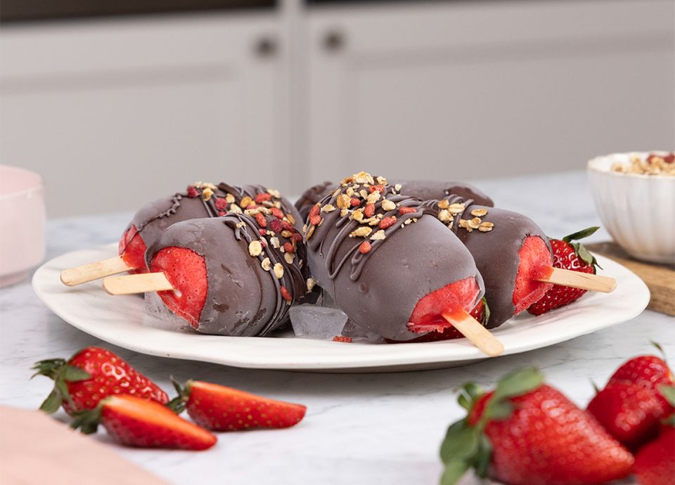 Recette de la Glace en bâtonnets fraise chocolat et vanille| Smeg World Cuisine
