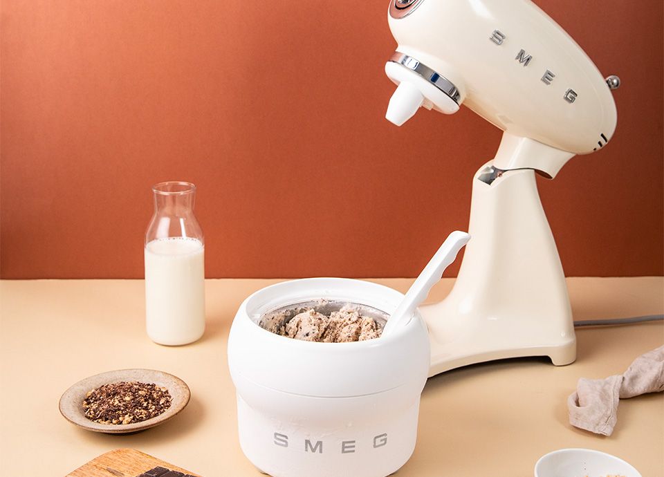 La glace aux noisettes et copeaux de chocolat avec SMEG