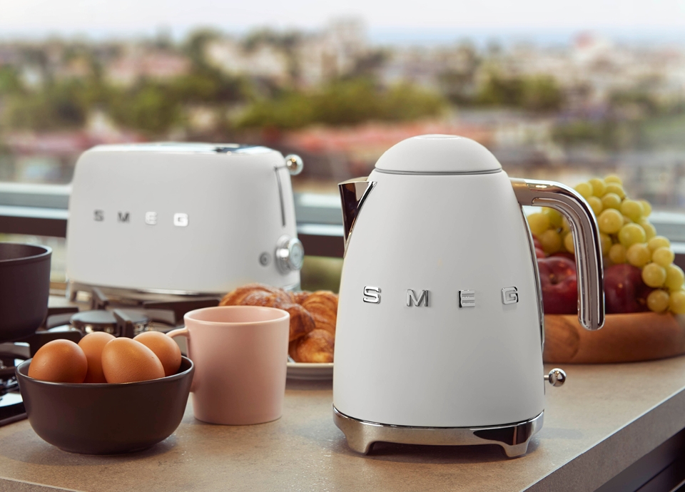 Smeg sales tostadora negra