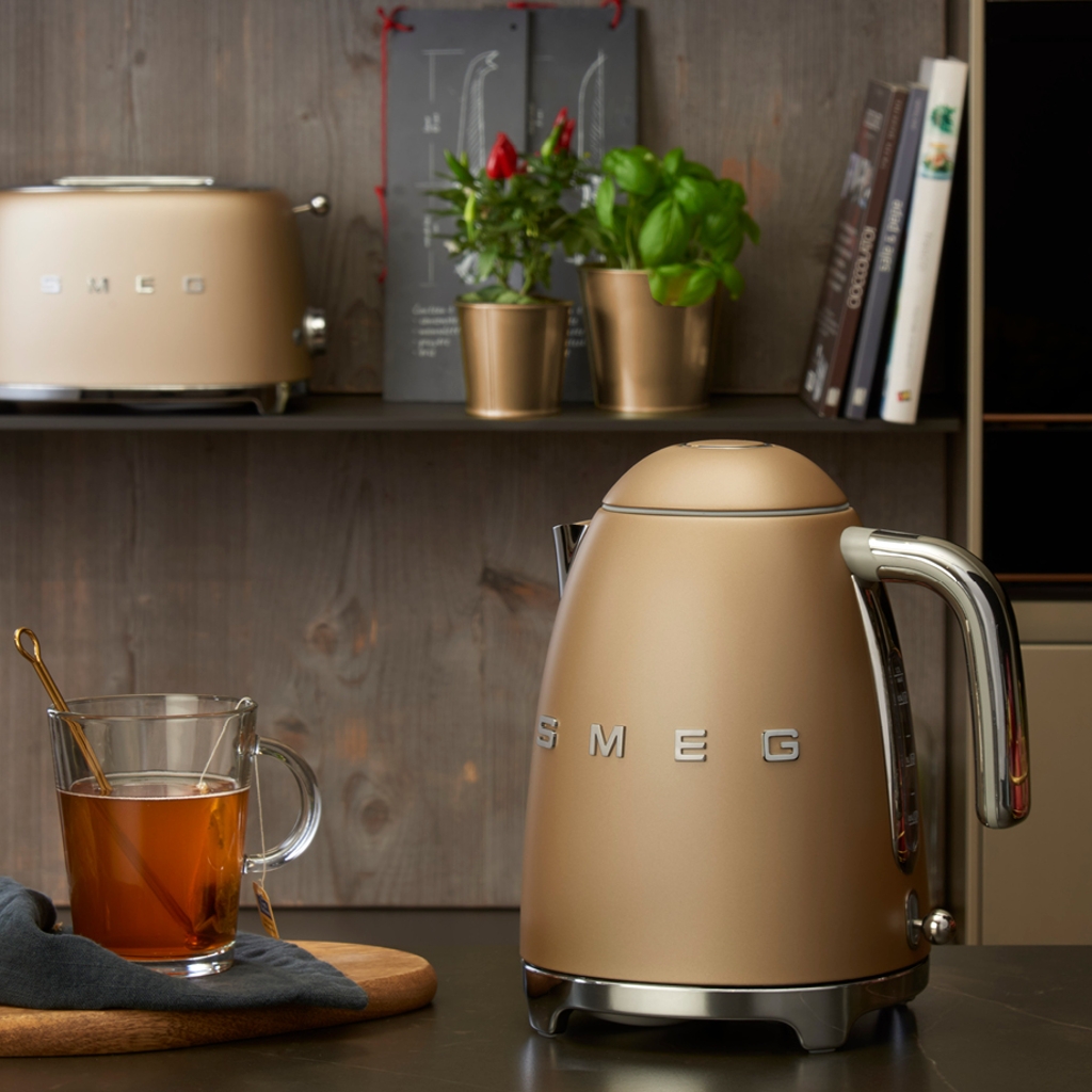 Colores mate: más suaves que el terciopelo | Conjunto desayuno | Smeg