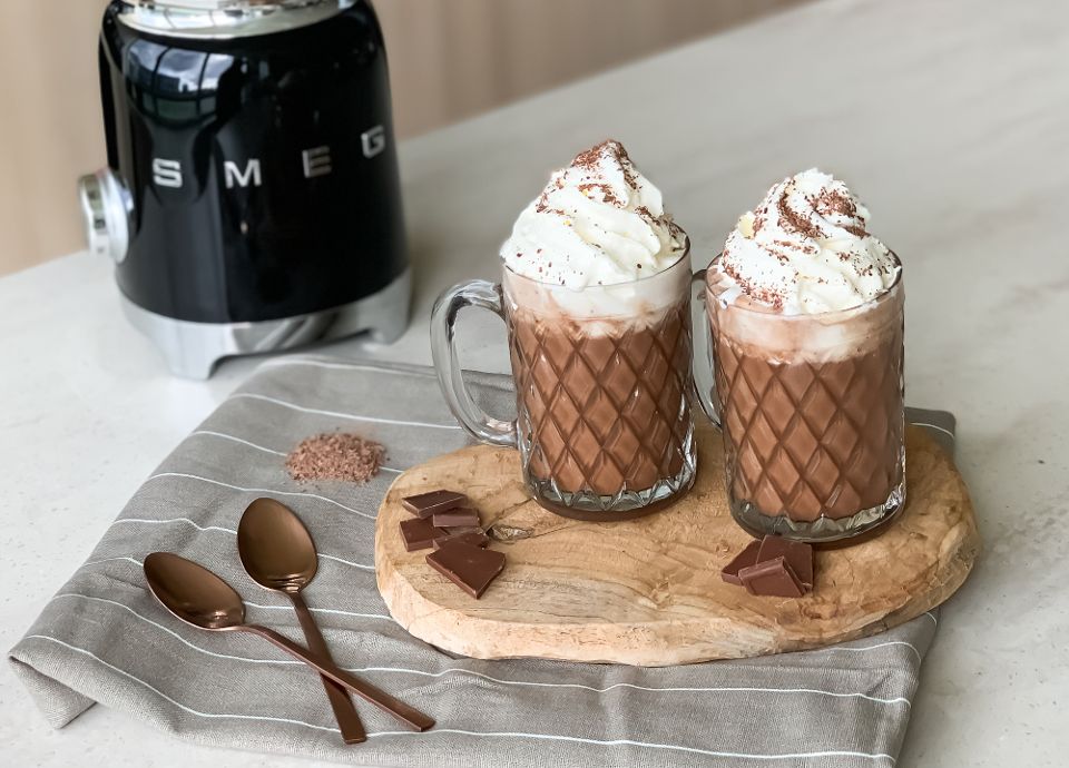 Le chocolat chaud au lait de noisette  à la chocolatière mousseur de lait SMEG