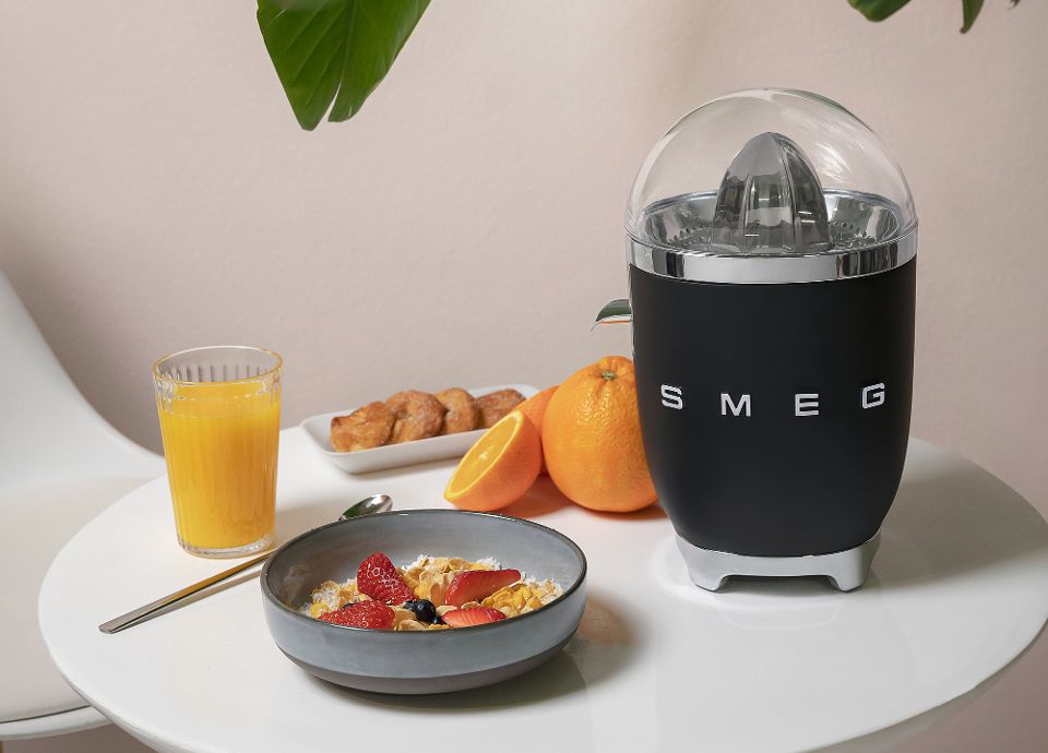 Nouveauté : Le presse-agrumes MAT avec Smeg