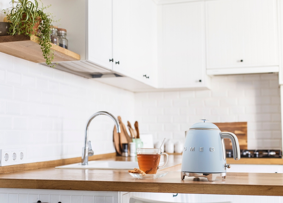 La mini bouilloire, la nouveau'thé du printemps | SMEG France