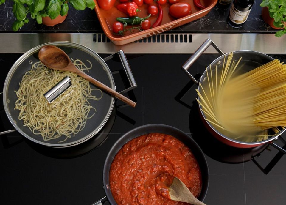 LES USTENSILES DE CUISSON, POUR DE DÉLICIEUX PLATS