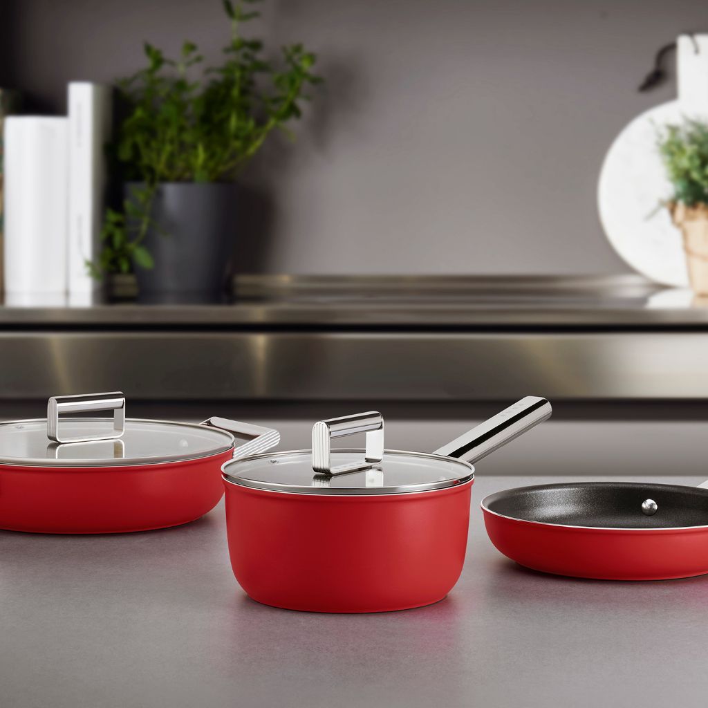 Nouveauté, découvrez la casserole SMEG | SMEG France
