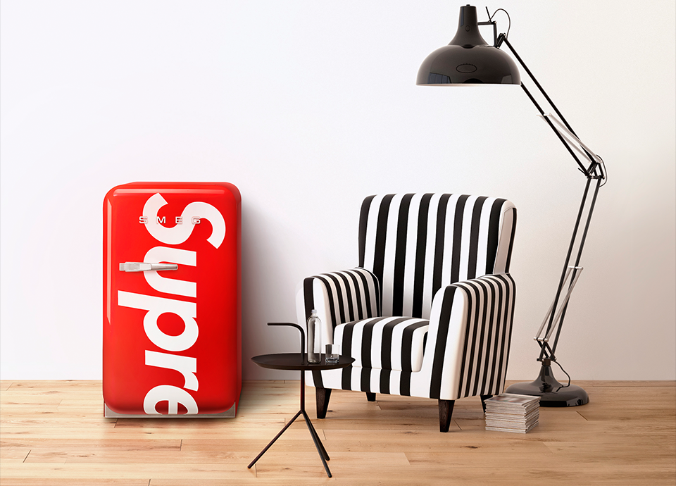 Mini bar SMEG FAB5 rouge en collaboration avec Supreme