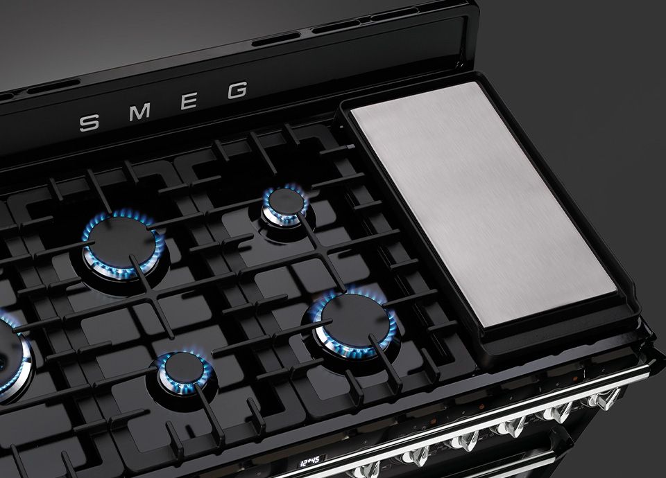 Teppanyaki griddle plate by Smeg