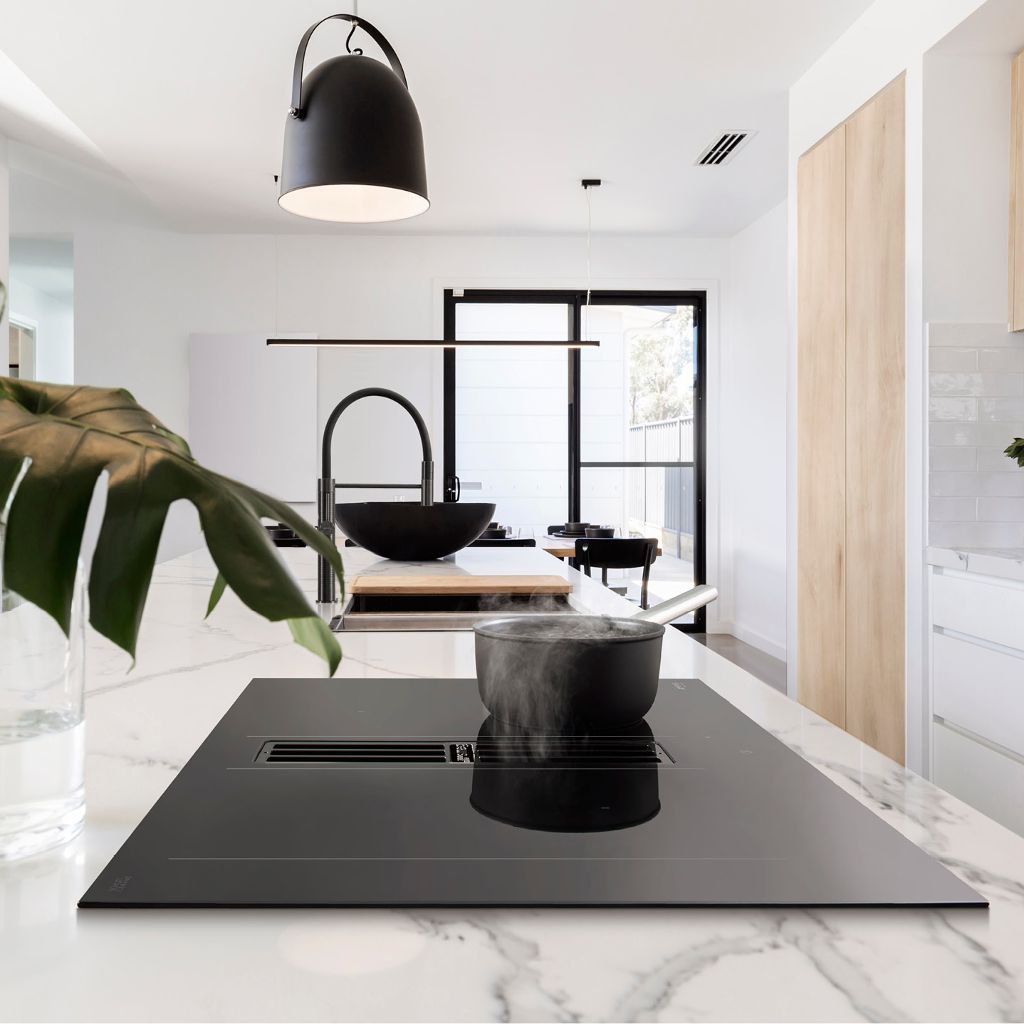 Un lot de 2 poêles offert pour tout achat d’une table de cuisson induction avec hotte intégrée| Smeg France