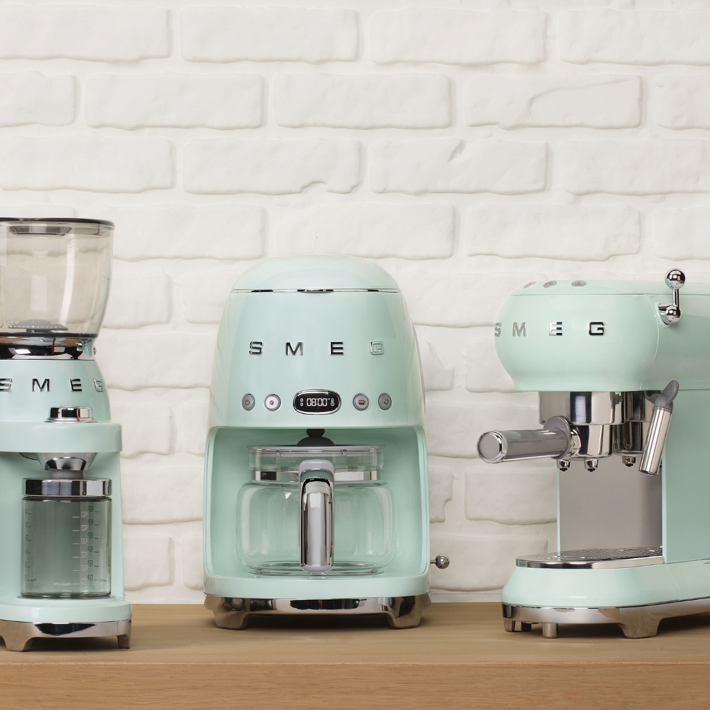 Smeg komplett: Italienische Baristakunst für zu Hause