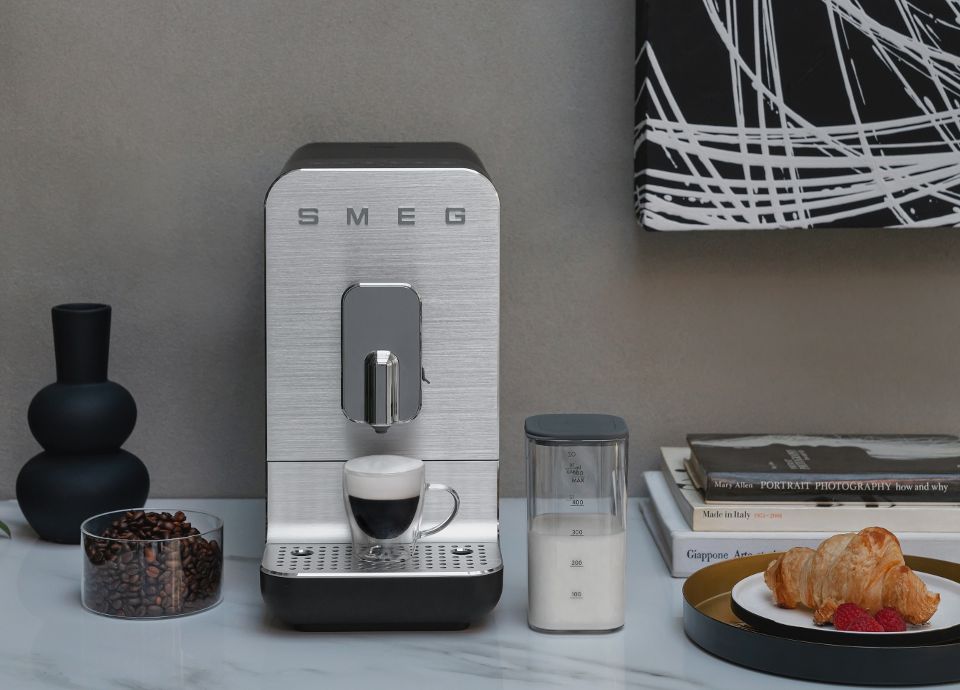 Smeg Kaffeevollautomaten BCC13