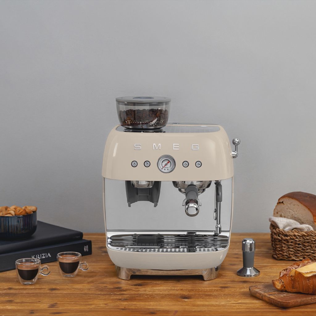 Siebträger-Espressomaschine mit integrierter Kaffeemühle