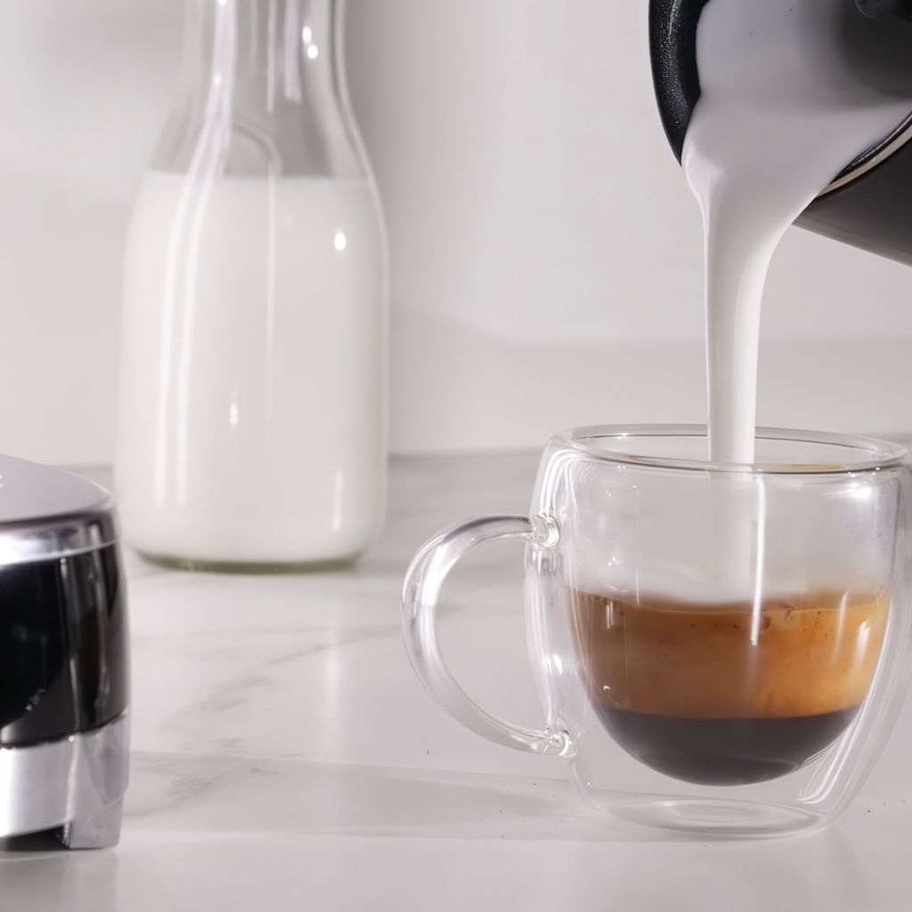 Espresso-Siebträgermaschine mit Milchaufschäumer