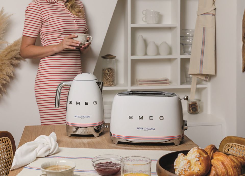 Smeg und Ines de la Fressange präsentieren eine gemeinsame Kollektion