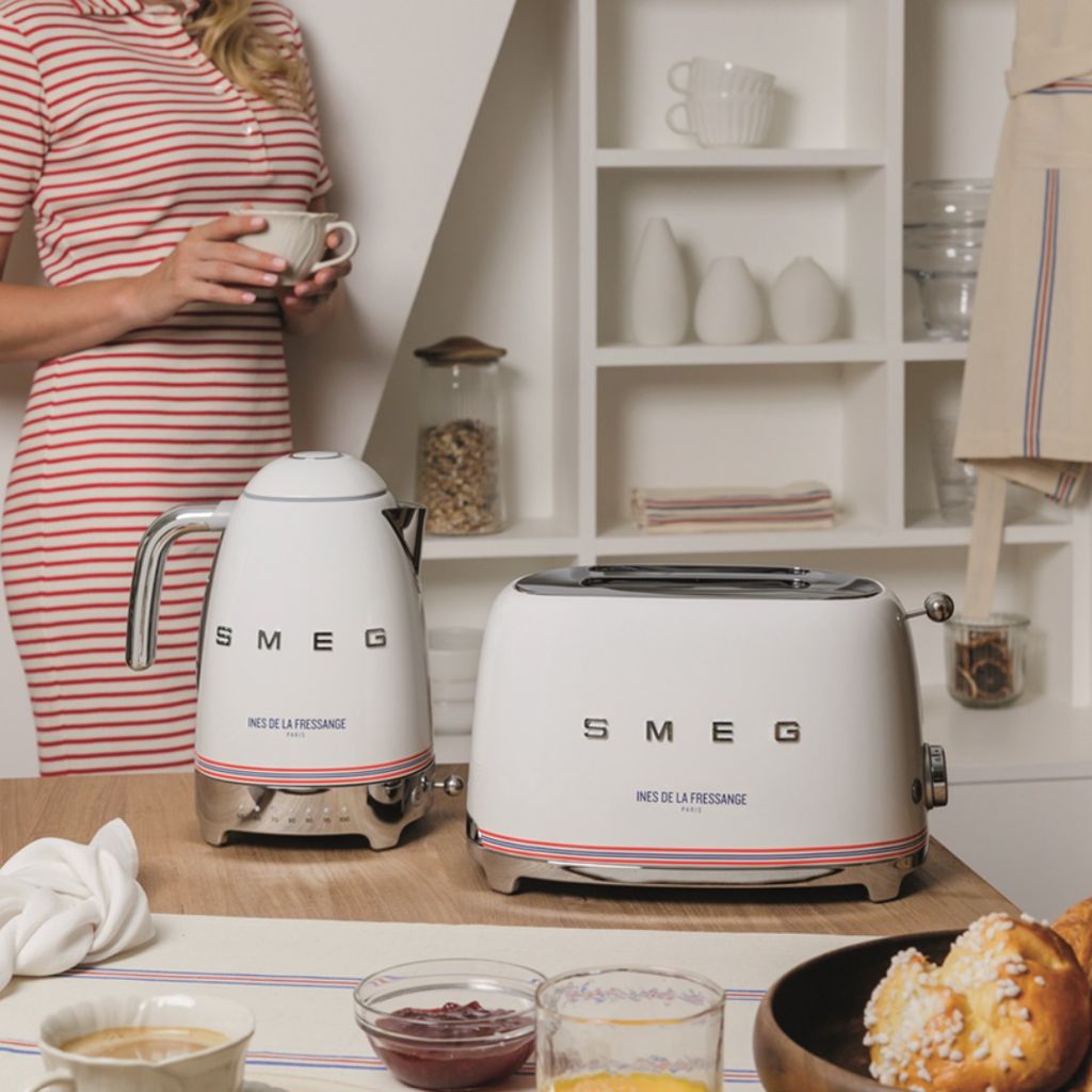 Smeg und Ines de la Fressange präsentieren eine gemeinsame Kollektion